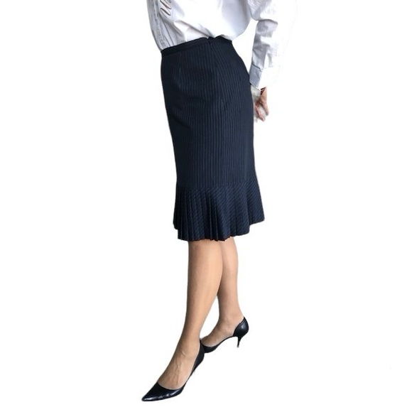 Nygard Collection Navy Blue Pinstriped Pencil Skirt size 8 pleats around hem - Picture 6 of 7